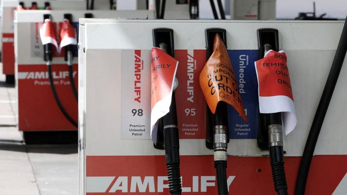 'Out of order' signs are displayed on empty fuel pumps at an Ampol petrol station after it ran out of fuel in Sydney, Australia, March 20, 2026. REUTERS/Hollie Adams     TPX IMAGES OF THE DAY