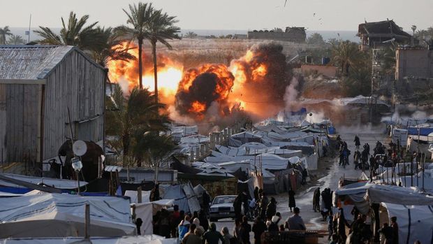 Smoke and flames rise following an Israeli strike near a tent camp sheltering displaced Palestinians in Deir al-Balah, central Gaza Strip, March 25, 2026. The Israeli military ordered camp to evacuate before the strike, according to residents. REUTERS/Stringer