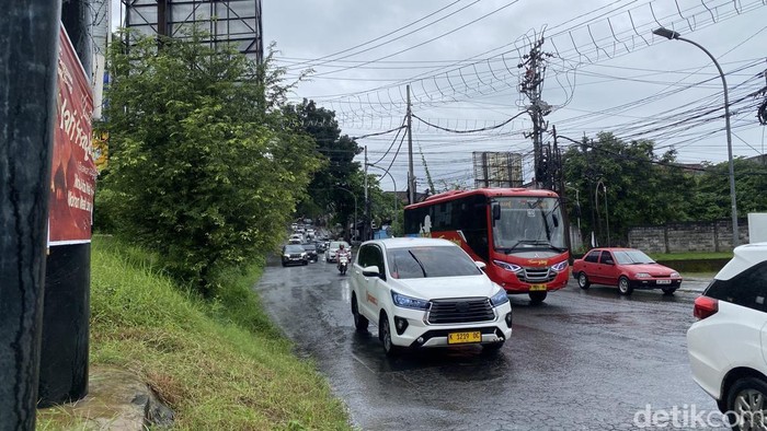 Jalan Gombel Lama atau turunan Gombel, Kecamatan Banyumanik, Kota Semarang, Kamis (26/3/2026).