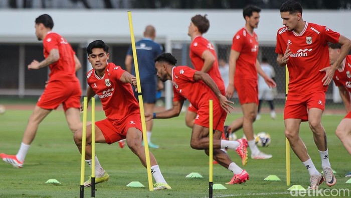 Sejumlah punggawa Timnas Indonesia berlatih di Stadion Madya, Jakarta, Kamis (26/3/2026).