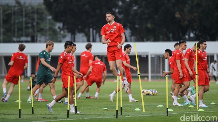 Sejumlah punggawa Timnas Indonesia berlatih di Stadion Madya, Jakarta, Kamis (26/3/2026).