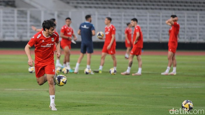 Sejumlah punggawa Timnas Indonesia berlatih di Stadion Madya, Jakarta, Kamis (26/3/2026).