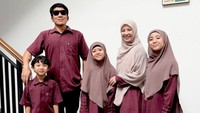 Sudah bukan rahasia umum lagi Desta dan Natasha Rizki, tetap berkomunikasi dengan baik usai cerai. Keduanya juga sering didoakan rujuk oleh netizen lantaran masih sering membagikan momen bersama. Foto: Instagram @desta80s