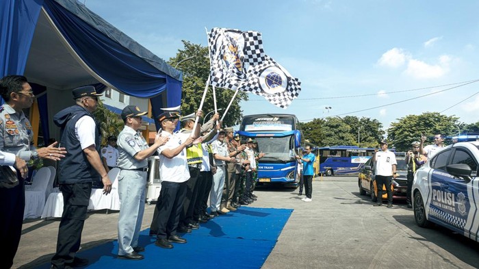Kementerian Perhubungan telah memberangkatkan peserta arus balik program Mudik Gratis Angkutan Jalan 2026. Pemberangkatan dilakukan dari 12 kota menuju Jakarta, Depok, hingga Tangerang pada Rabu 25 Maret kemarin.