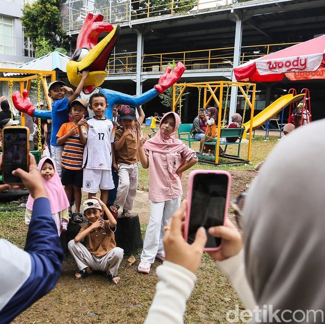 Kenangan Anak 90-an Hidup Lagi di Taman Woody Ice Cream Depok