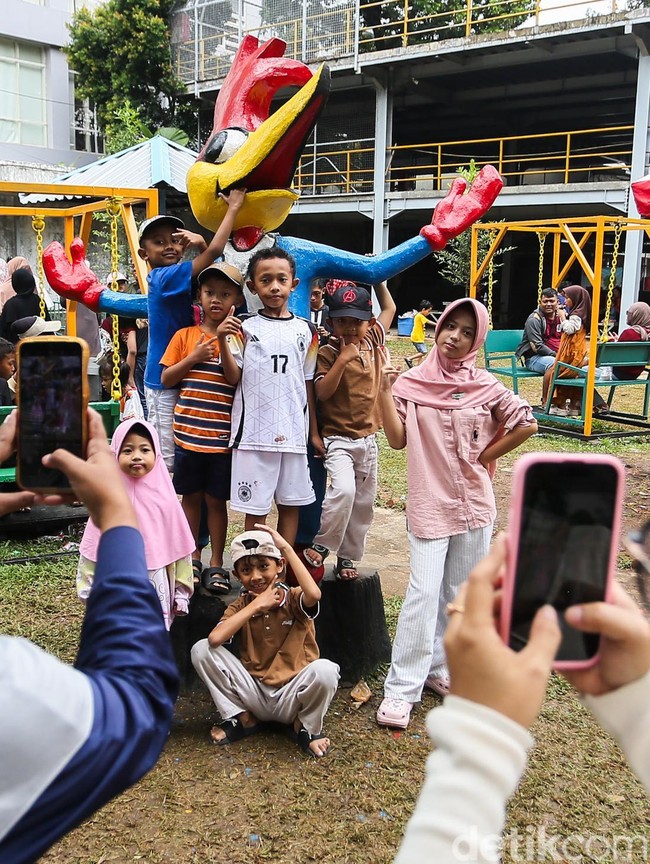 Kenangan Anak 90-an Hidup Lagi di Taman Woody Ice Cream Depok