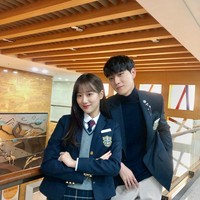 Kim Young Dae & Lee Naeun Bantah Rumor Pacaran, Terciduk di Toko Obat