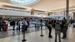 Krisis Petugas, Antrean Bandara Mengular hingga Bea Cukai Turun Tangan