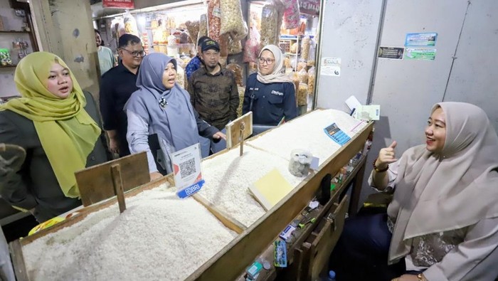 Kunjungan Komisi II DPRD Kota Bandung di pasar tradisional.