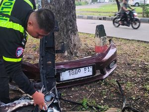 Honda Civic Hantam Truk di Juanda Sidoarjo, Sopir Tewas