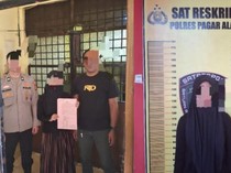 Mahasiswi di Sumsel Ditahan Polisi Usai Buka HP Rekan Kerja dan Kirim Foto