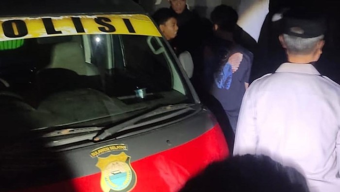 Dua kakak beradik, terlibat perkelahian gegara saling ejek persoalan keluarga di indekos Kota Makassar, Sulawesi Selatan (Sulsel).