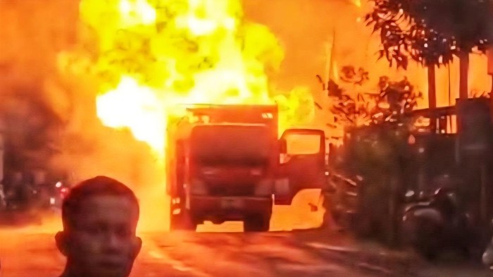 Mobil angkutan gas terbakar di Sukabumi
