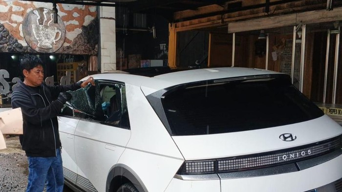 Mobil dibobol maling modus pecah kaca di Serpong. (Dok. ist)