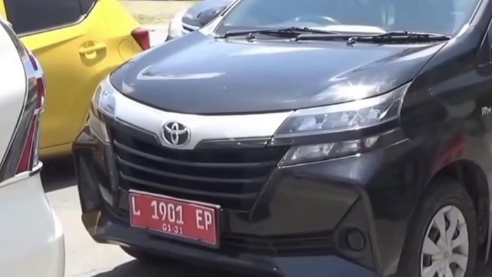 Mobil Dinas Pelat L di Jombang Saat Libur Lebaran