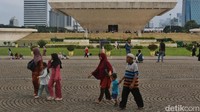 Monas masih menjadi destinasi favorit masyarakat untuk berwisata.