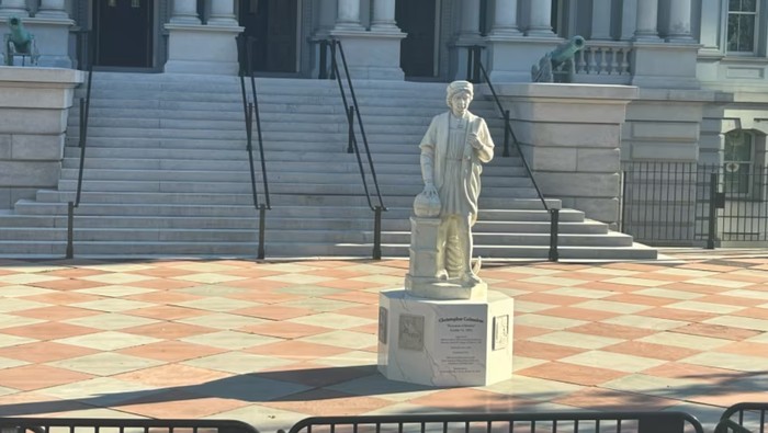 Patung Christoper Columbus di Gedung Putih, Washington