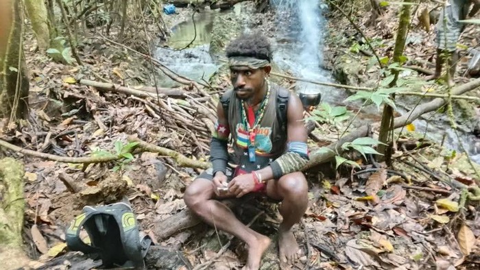 Anggota Organisasi Papua Merdeka (OPM) bernama Peltu Alfons Sorri, tewas saat kontak tembak dengan aparat yang melakukan penyisiran usai dua prajurit TNI Angkatan Laut (AL) gugur di Kabupaten Maybrat, Papua Barat Daya.