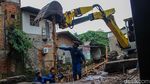 Penanganan Turap Longsor Kali Baru Dikebut dengan Bantuan Alat Berat
