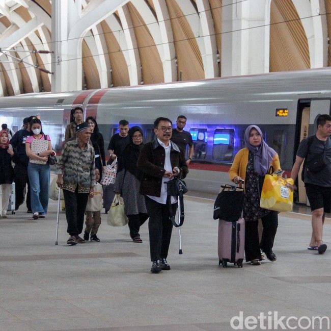 Penumpang Whoosh Naik 20 Persen Saat Arus Balik