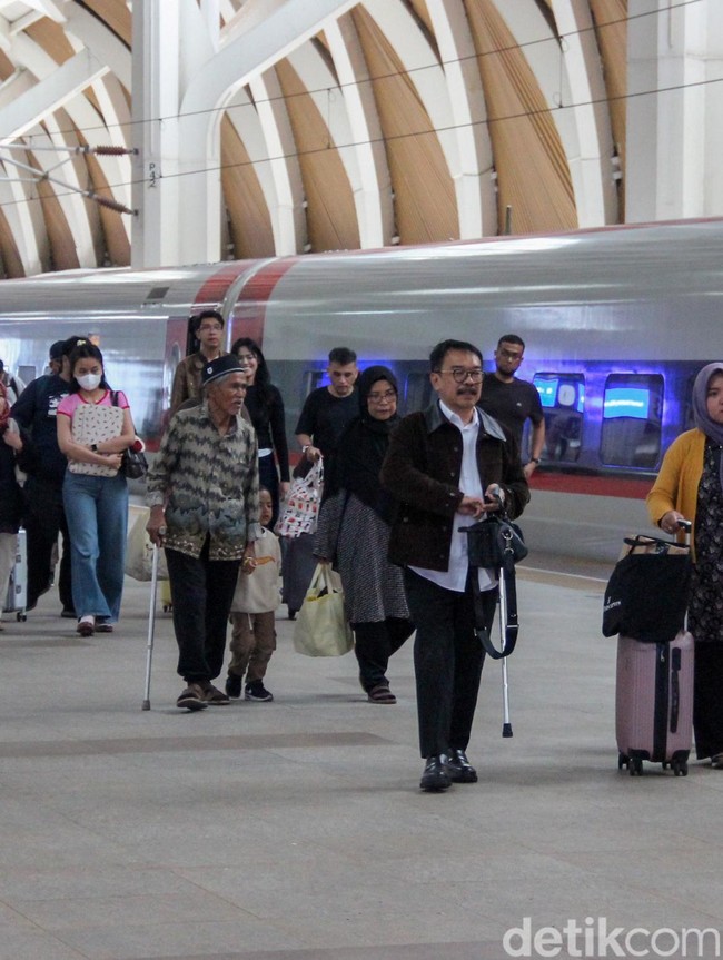 Penumpang Whoosh Naik 20 Persen Saat Arus Balik