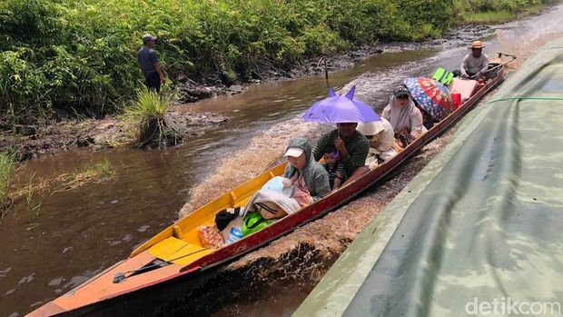 Perairan di Katingan menuju Kotawaringin Timur (Kotim), Kalimantan Tengah (Kalteng) Perairan di Katingan menuju Kotawaringin Timur (Kotim), Kalimantan Tengah (Kalteng) mengalami pendangkalan atau surut. Kondisi ini terjadi selama arus mudik-balik Lebaran 2026.
