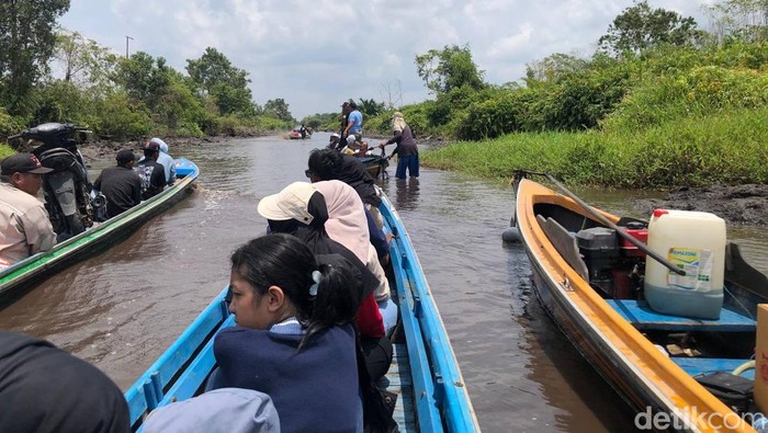 Perairan di Katingan menuju Kotawaringin Timur (Kotim), Kalimantan Tengah (Kalteng) mengalami pendangkalan atau surut. Kondisi ini terjadi selama arus mudik-balik Lebaran 2026.