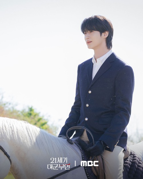 Adegan dalam drama Korea Perfect Crown.