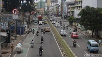 Akses jalan seperti Jalan KH Wahid Hasyim terpantau lancar tanpa kepadatan berarti.