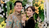 Prinsa Mandagie dilamar seorang pilot bernama Sangga Barkah. (Foto: dok Instagram prinsamandagie)