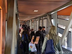 Pemudik Pejalan Kaki di Bakauheni Tertahan hingga 2 Jam Naik Kapal