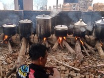 Merawat Tradisi Adang Kupat Peninggalan Wali Songo di Delanggu Klaten