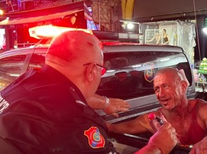 Turis Ini Berkeliaran di Red Light District Thailand dengan Berlumuran Darah