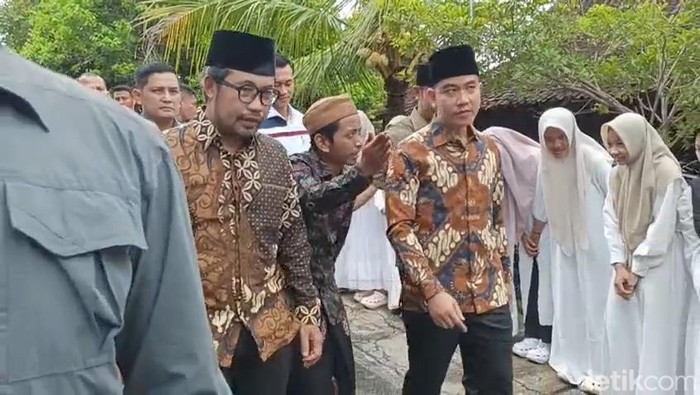 Wakil Presiden RI, Gibran Rakabuming Raka mengunjungi Pondok Pesantren (Ponpes) Wali Songo di Kecamatan Karangmalang, Sragen. 