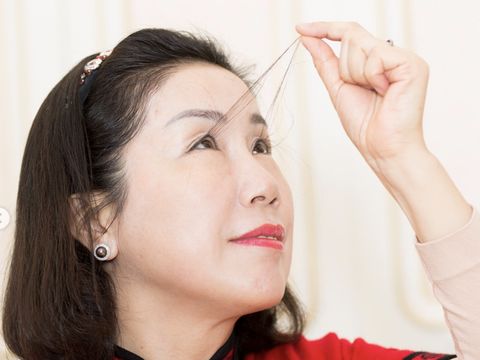 You Jianxia (China) memegang rekor bulu mata terpanjang, dengan panjang 20,5 cm (8,0 inci). Instagram/guinnessworldrecords