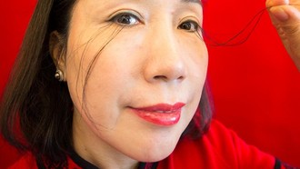 Pecahkan Rekor Dunia! Bulu Mata Wanita Ini Tumbuh Sampai ke Pipi