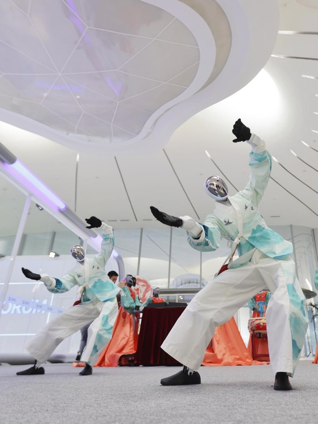 Robot Menari di Forum Teknologi China, Tampilkan Kecanggihan AI