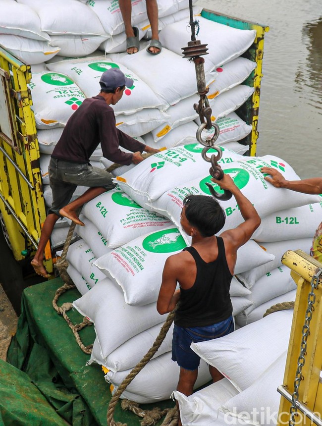 Usai Lebaran, Aktivitas Bongkar Muat Sunda Kelapa Mulai Bergerak