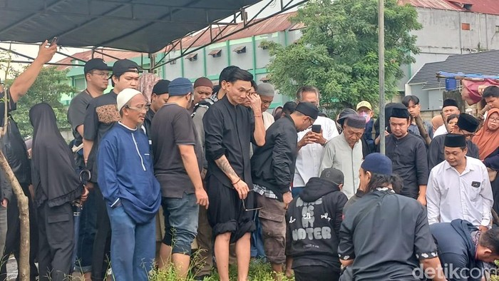 Anji Merasa Aneh: Biasanya Gampang Nangis, tapi Kok Ibu Meninggal Gak Nangis?