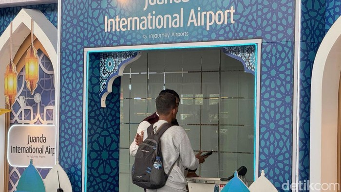 Arus balik di Bandara Juanda
