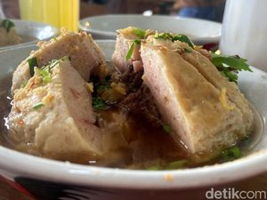 Menikmati Bakso Olohok di Bandung yang Bikin Perut Penuh