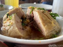 Menikmati Bakso Olohok di Bandung yang Bikin Perut Penuh