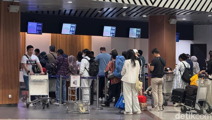 Bandara Juanda saat melayani puncak arus balik Lebaran 2026.