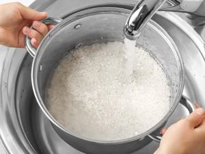 Ratusan Partikel Mikroplastik Masuk ke Tubuh Setiap Makan, Begini Cara Mengatasinya