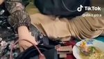 Momen Davina Karamoy Bagi THR Sambil Lesehan di Kampung Halaman