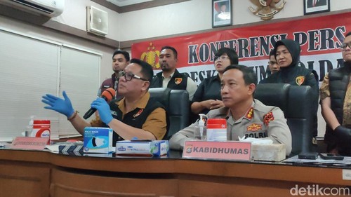 Ditreskrimum Polda Bali saat jumpa pers kasus pelecehan seksual yang menimpa WN China dan Australia, Jumat (27/3/2026).