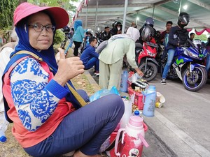 Cerita Pedagang Asongan Pelabuhan Bakauheni Mudik Ramai tapi Penghasilan Minim