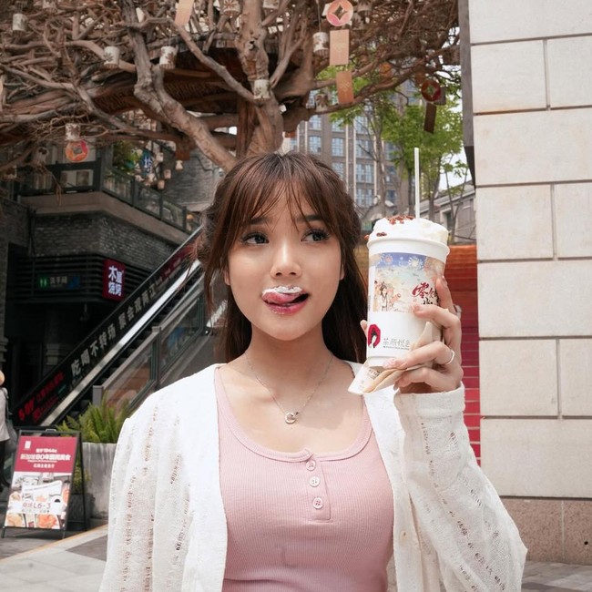 Hobi Liburan ke Luar Negeri, Fuji Kulineran di Jepang hingga Inggris!