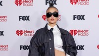 Foto: Gaya Agnez Mo Pamer Perut Rata di Red Carpet iHeartRadio 2026