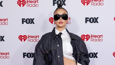 Foto: Gaya Agnez Mo Pamer Perut Rata di Red Carpet iHeartRadio 2026